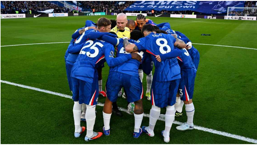 Embarrassing Moment when Chelsea Players Huddled Around Referee